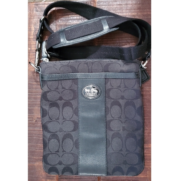 Coach BLACK Sutton Signature Swingpack *INTERIOR STAINS* - Picture 1 of 10